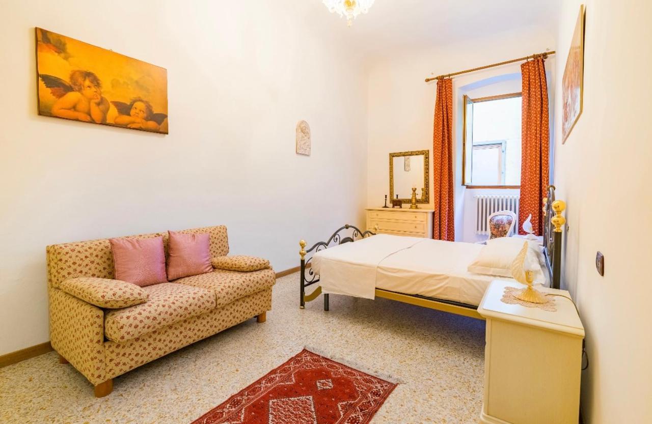 Central And Spacious Apartment ฟลอเรนซ์ ภายนอก รูปภาพ
