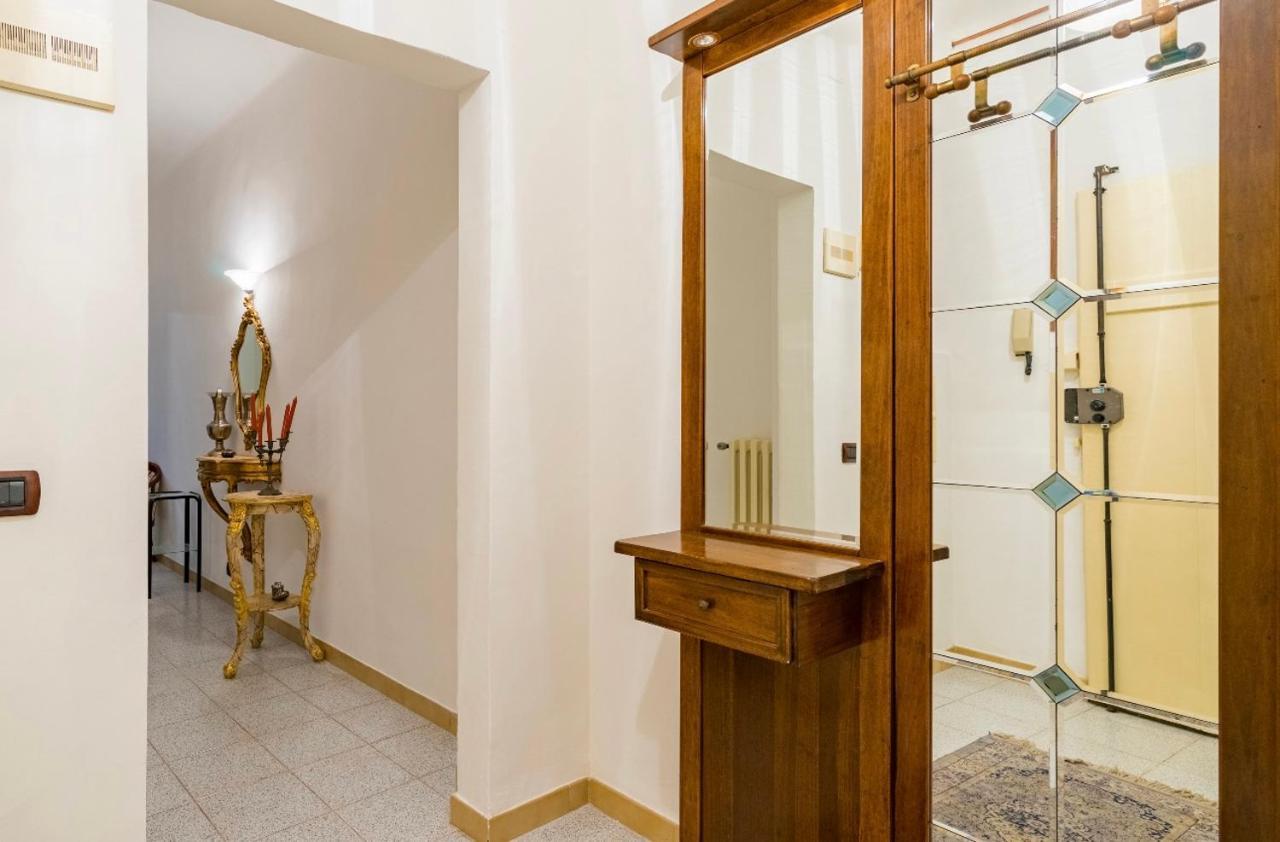Central And Spacious Apartment ฟลอเรนซ์ ภายนอก รูปภาพ
