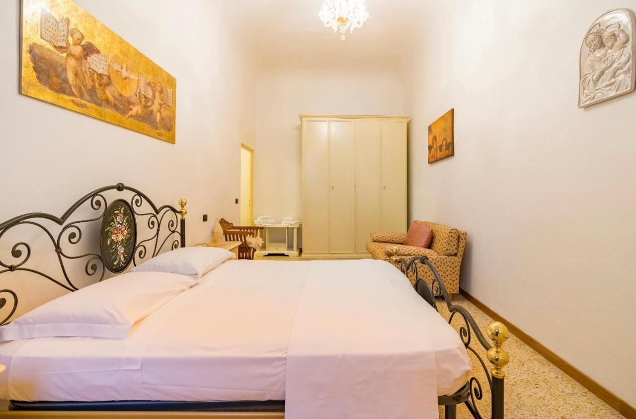 Central And Spacious Apartment ฟลอเรนซ์ ภายนอก รูปภาพ