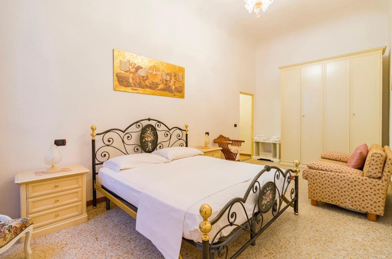 Central And Spacious Apartment ฟลอเรนซ์ ภายนอก รูปภาพ
