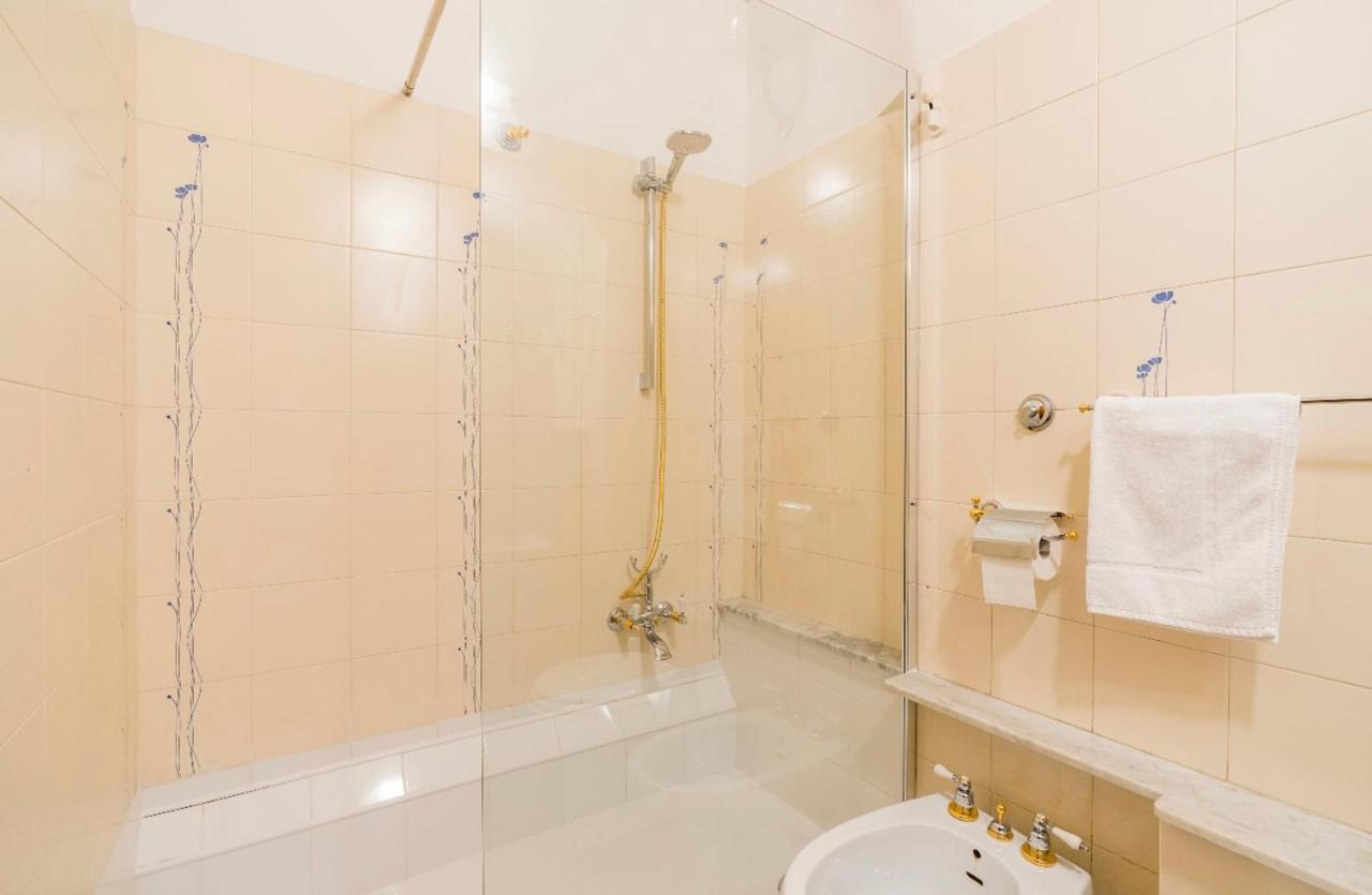 Central And Spacious Apartment ฟลอเรนซ์ ภายนอก รูปภาพ